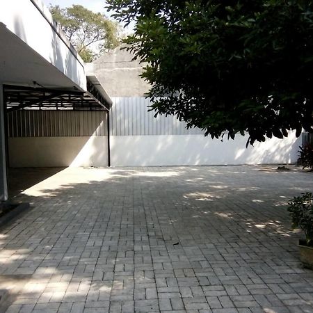 Rembulan Guest House Jombang Екстериор снимка