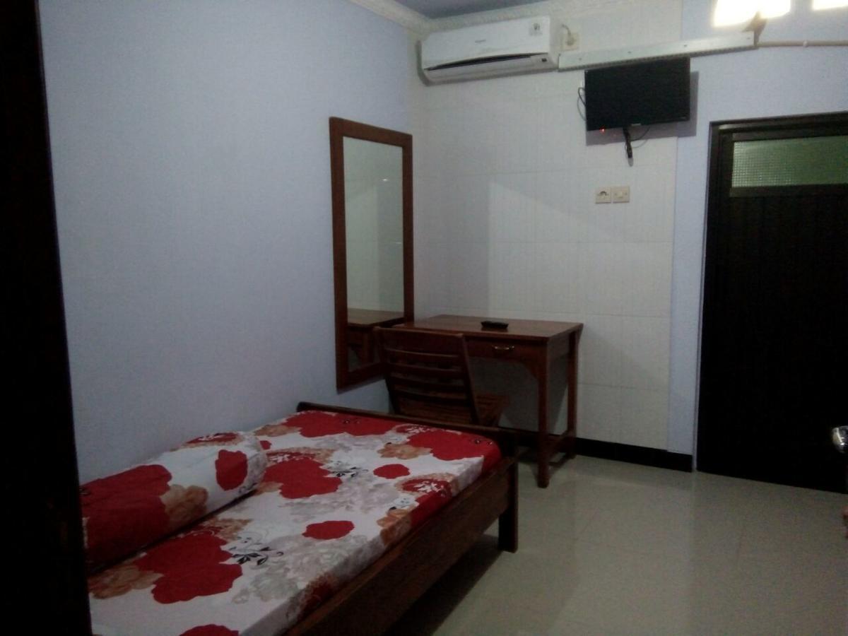 Rembulan Guest House Jombang Екстериор снимка